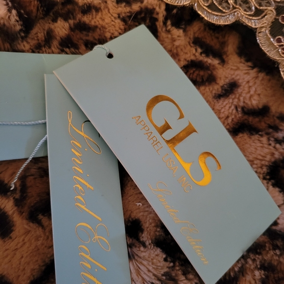 Gown - Picture 6 of 11